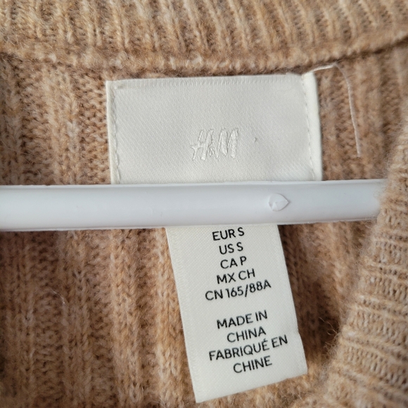 H&M Sweater - Picture 2 of 3